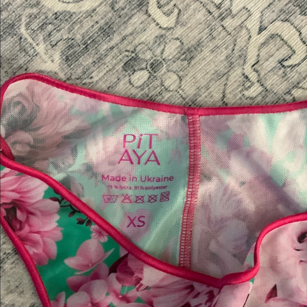 Pitaya wild Valencia Pink Floral swim Set‎ size XS - Picture 2 of 9